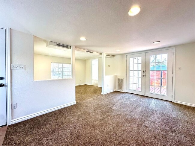 Building Photo - 3024 E 12th St