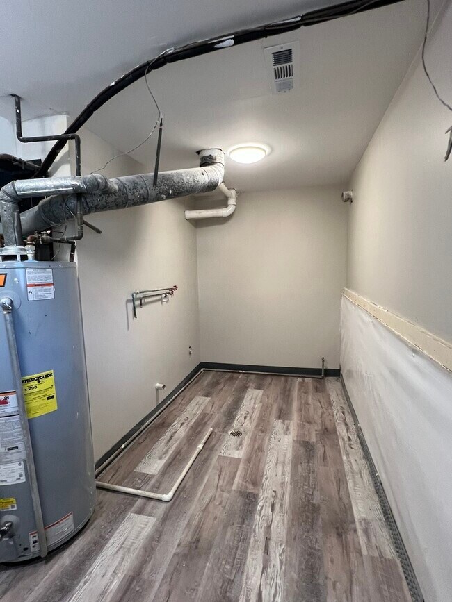 Building Photo - 530 N Arizona Ave