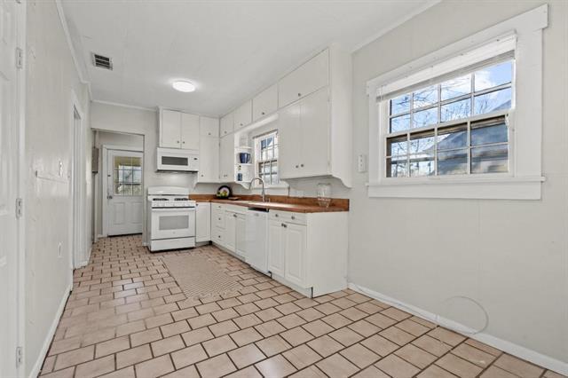 Building Photo - 1310 W Morton St