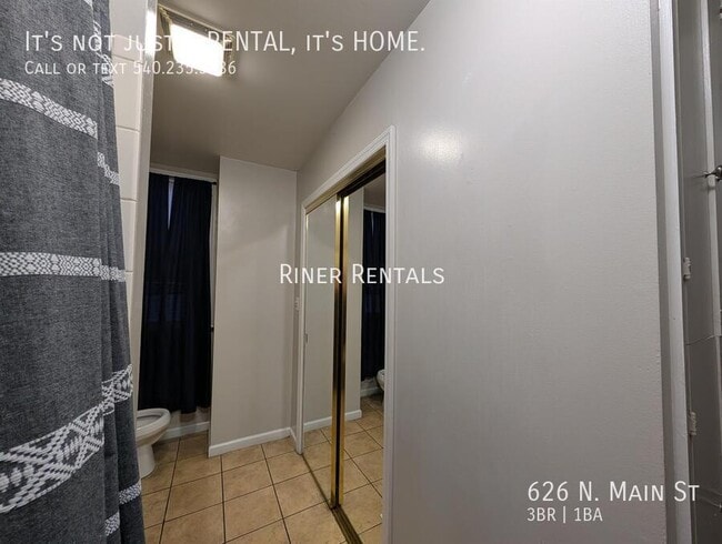 Building Photo - 626 N Main St