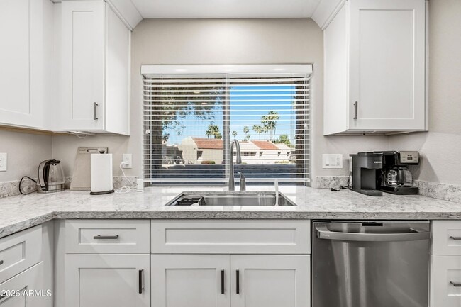 Building Photo - 7340 N Vía Camello Del Norte