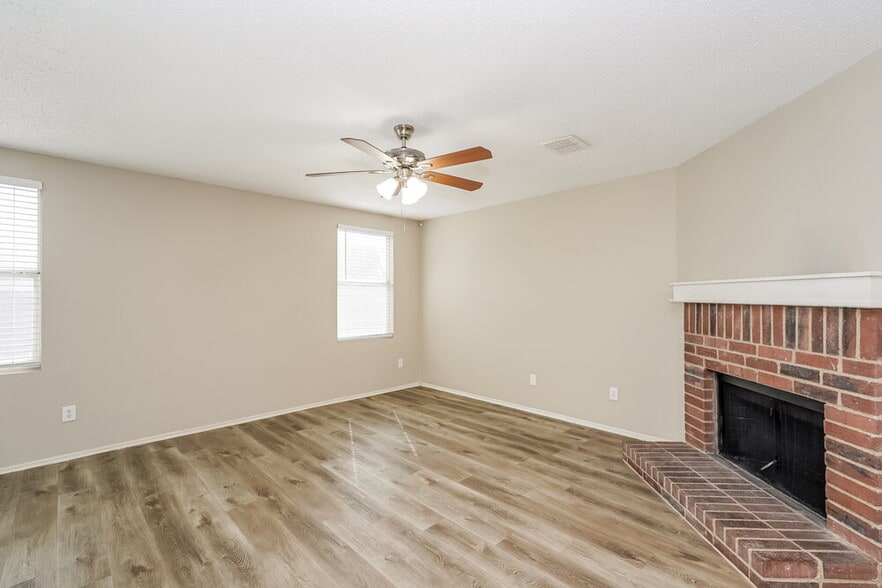 Building Photo - 1808 Lariat Dr