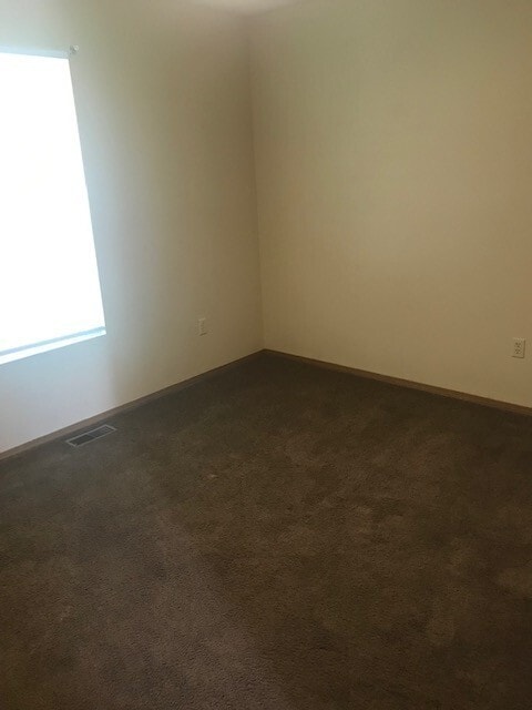 Building Photo - 3 Bedrooms, 2 Bathrooms, 2 Car Garage Clos...