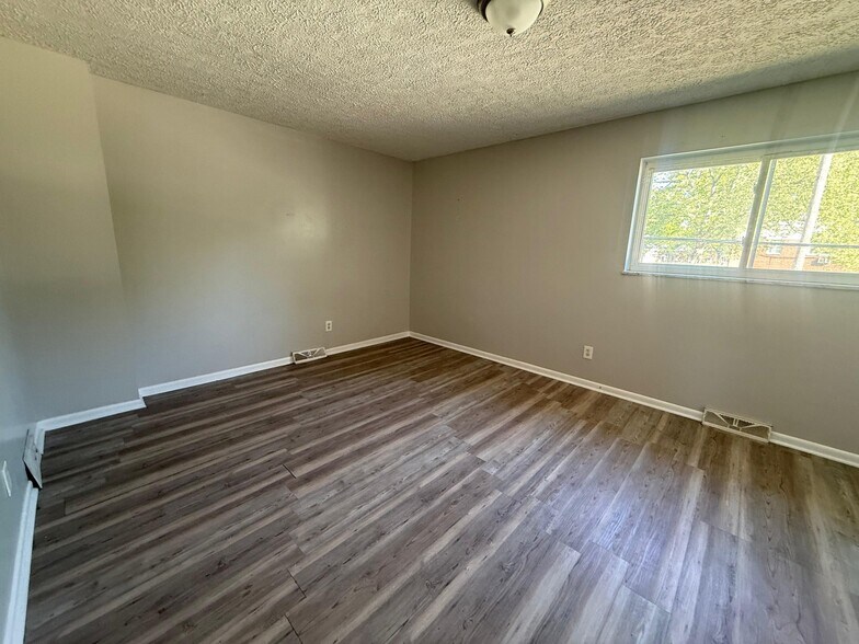 Building Photo - 797 Babbitt Rd
