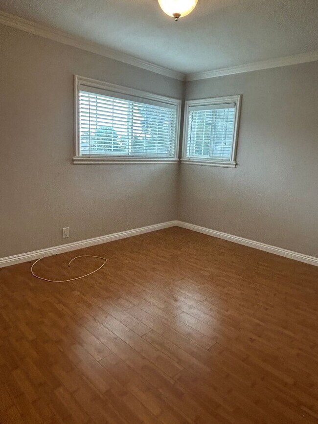 Building Photo - Spacious 4-Bedroom House for Rent in Monterey Park Quiet Neighborhood