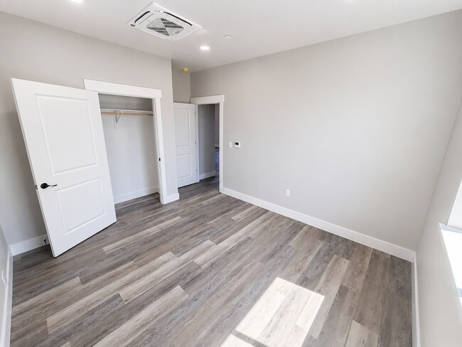 Building Photo - 5581-5581 Linrich Ln
