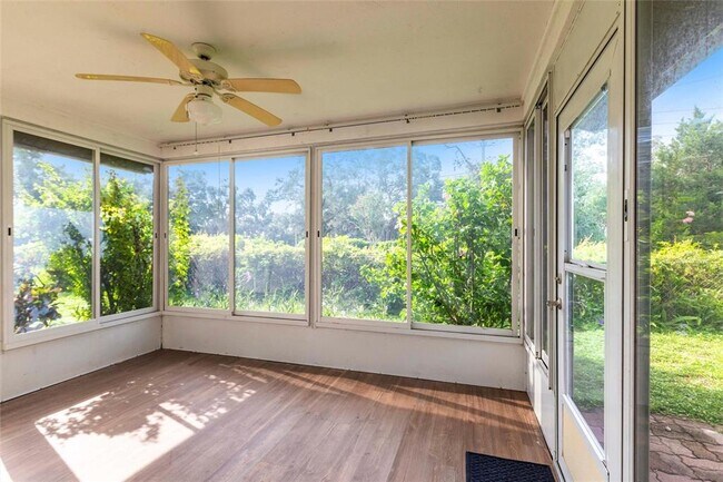 Building Photo - 5846 Deer Hollow Ln E