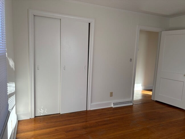 Building Photo - 3 BED, 1 BATH HOME IN GREYSTONE AREA, $1450 MONTH, $1450 DEPOSIT