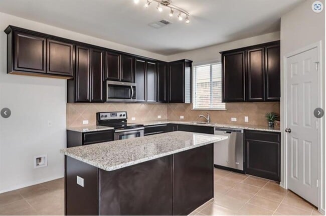 Building Photo - 169 Marcheeta Way