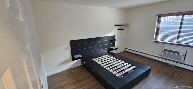 Building Photo - 492 N Broadway