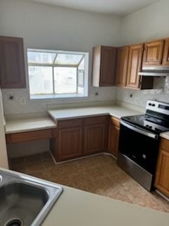 Building Photo - 668 Gateway Dr SE