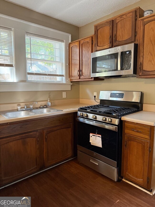 Building Photo - 1019 Deckner Ave SW