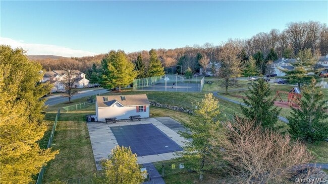 Building Photo - 50 Lois Ln