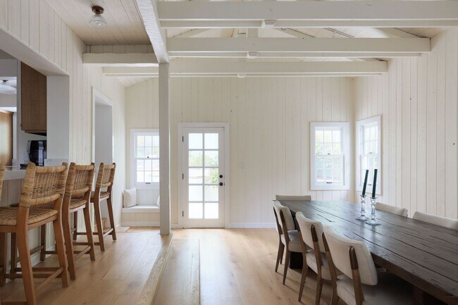 Building Photo - Beautiful Tarzana Rental!