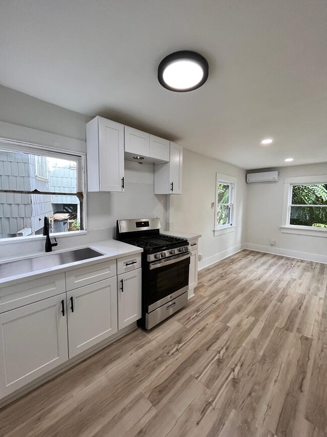 Primary Photo - 2436 Echo Park Ave