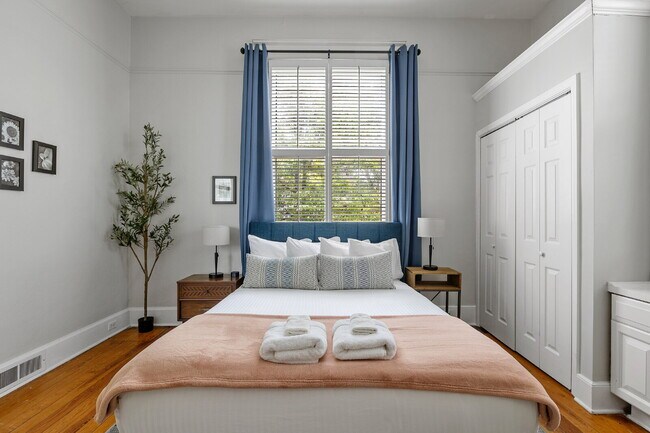 Building Photo - Preleasing for July 15, 2027 | Fully Furnished 3BR Near USC