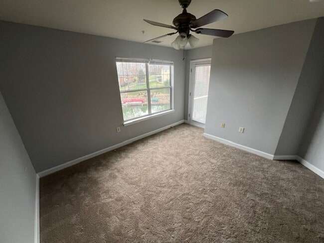 Building Photo - Waterfront - 2 Bed/2 Bath Condo - Pier 33 - Alley Kitchen - Fireplace - Washer/Dryer Included - C...