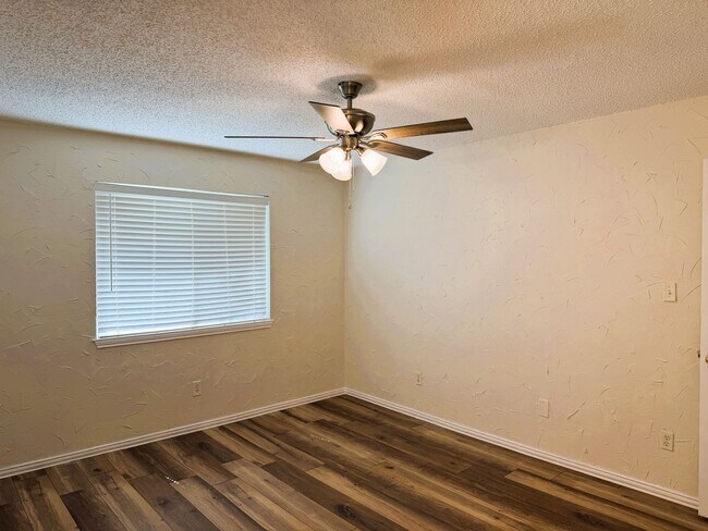 Building Photo - Awesome Freshly Renovated Arlington Home