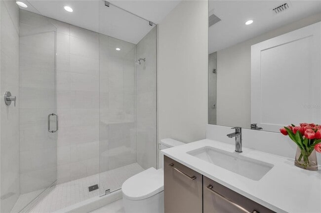 Building Photo - 275 1st Ave S