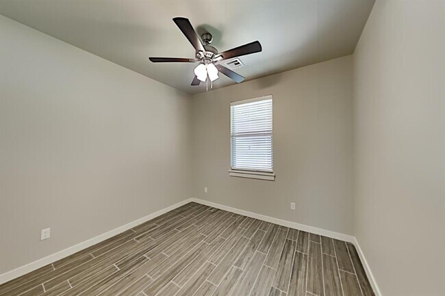 Building Photo - 1078 Mulbury Mansion