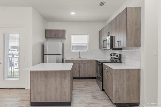 Building Photo - 9 Redbud E Ave