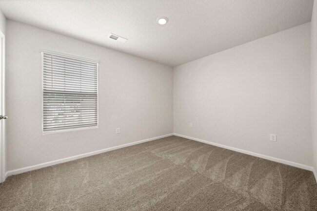 Building Photo - Brand New 4BR home in Great location!