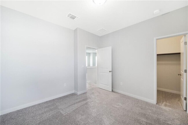 Building Photo - 15008 Forum Ave