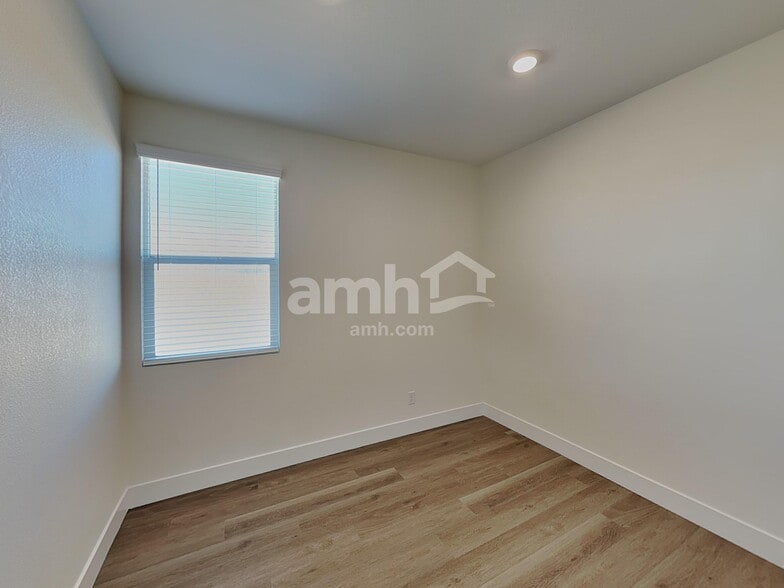 Building Photo - 682 Crimson Flare Ct