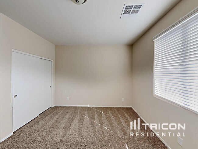 Building Photo - 2148 Del Aqua Ave