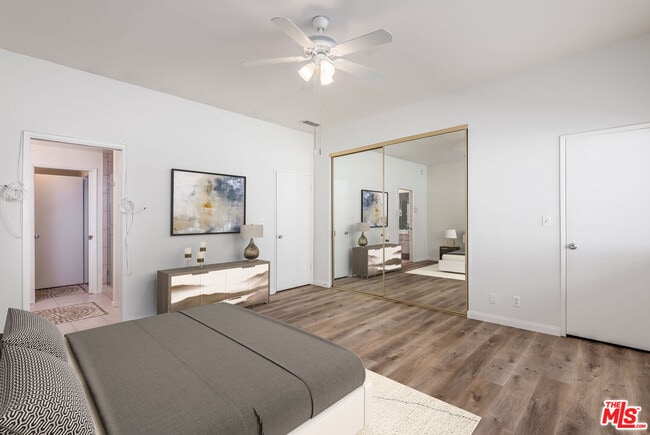 Building Photo - 5139 Balboa Blvd