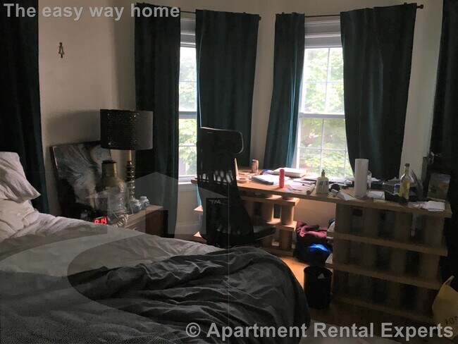 Building Photo - 158 Magazine St