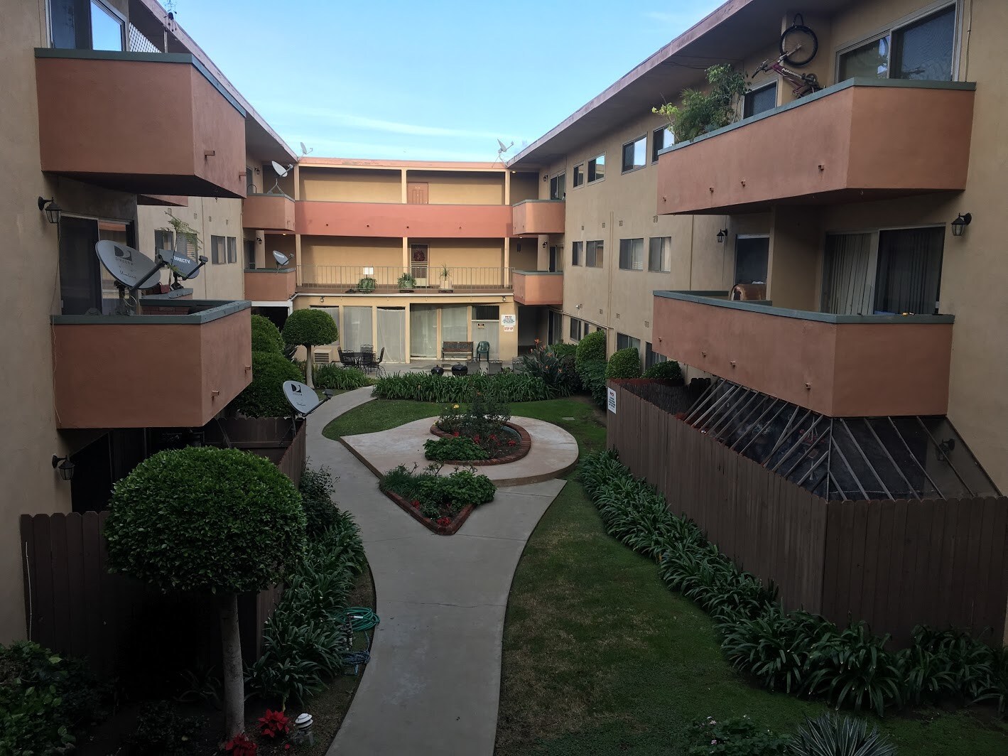 Building Photo - 805 Glenway Dr