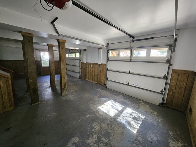 Building Photo - 237 Sir Richard E