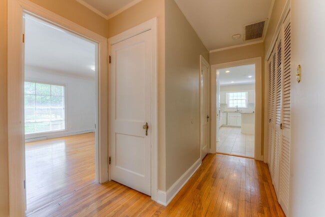 Building Photo - Beautiful 3 bed/3 full baths PLUS flex spa...