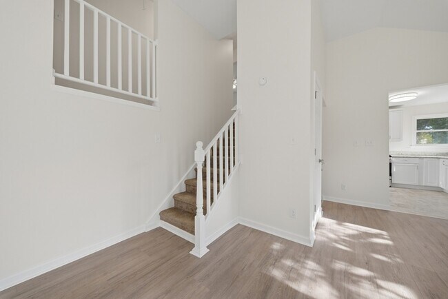 Building Photo - 313 Beacon Hill Ct