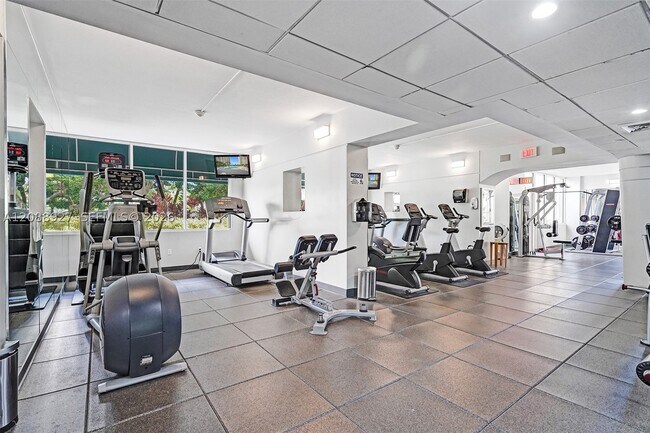 Building Photo - 888 Brickell Key Dr