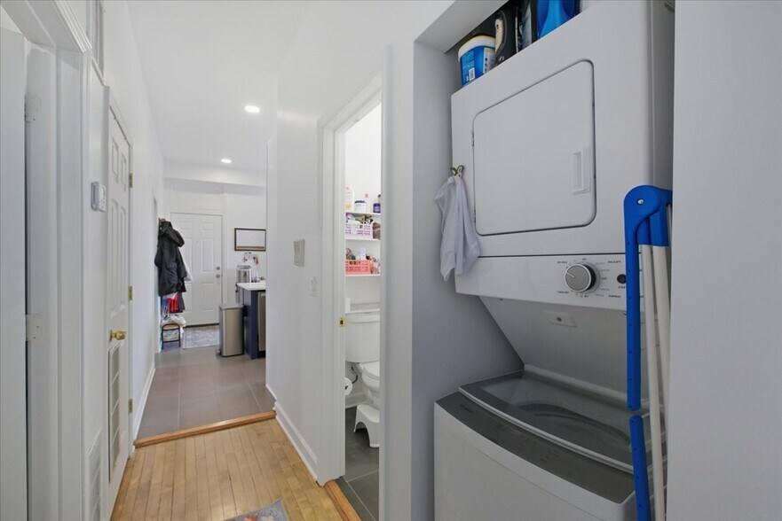 Building Photo - 2350 W Charleston St