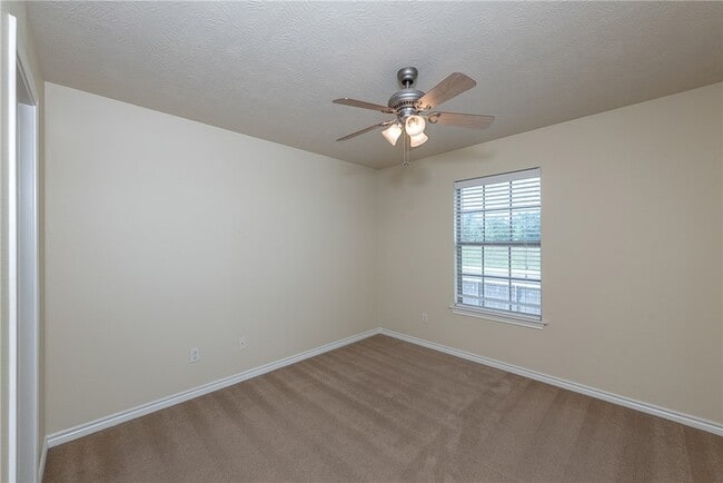 Building Photo - 3858 Oldenburg Ln