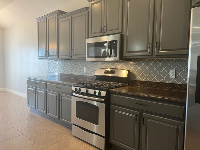 Building Photo - 1204 Sorrento Dr
