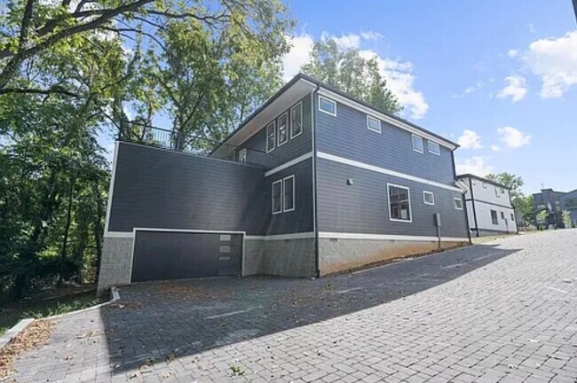 Building Photo - 2323 Carter Ave