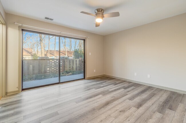 Building Photo - Fully Renovated 2-Bed Condo in Lake Wylie Woods – Prime Location with Community Amenities! $1,695...