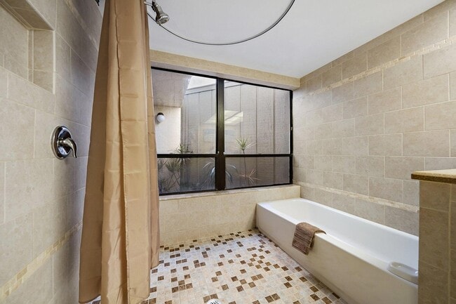 Building Photo - 1605 S US Hwy 1