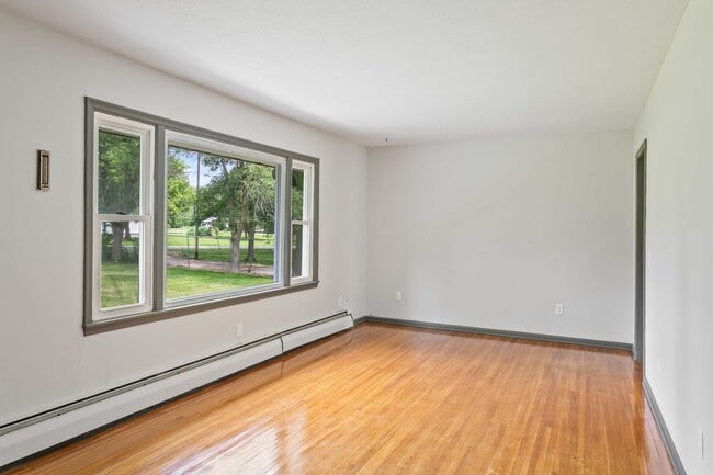 Building Photo - Welcome to the country! 3bd Rambler with f...