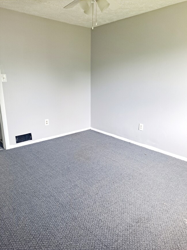 Building Photo - 9042 Maple Grove Rd