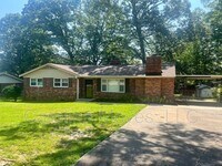 Building Photo - 305 Woodland Dr