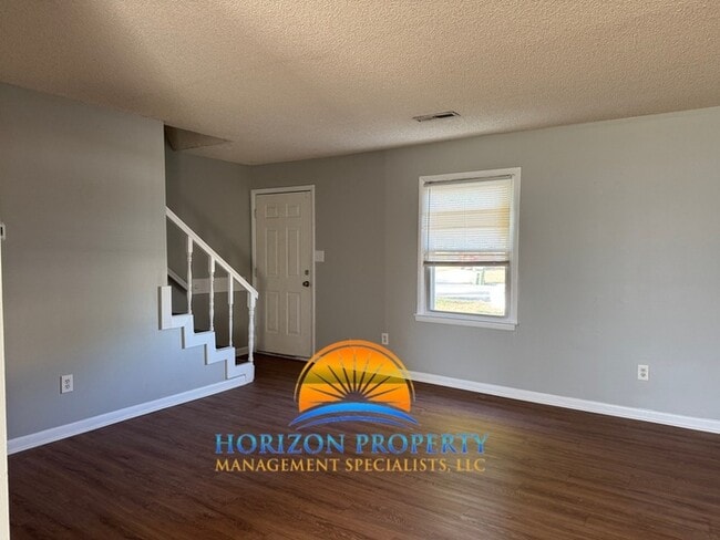 Building Photo - 900 Stevens Ct NE