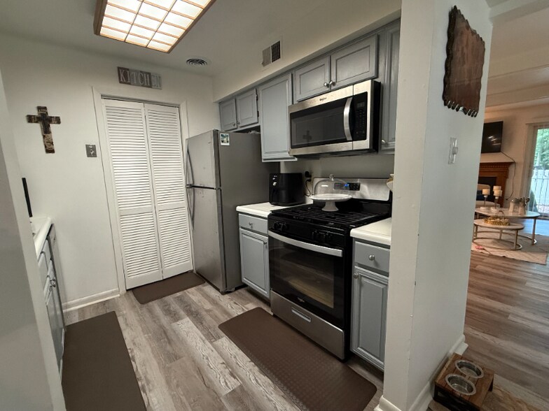 Building Photo - 9 Arrowwood Ln