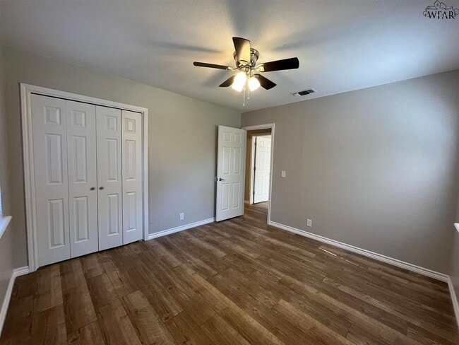 Building Photo - 5503 Hooper Dr