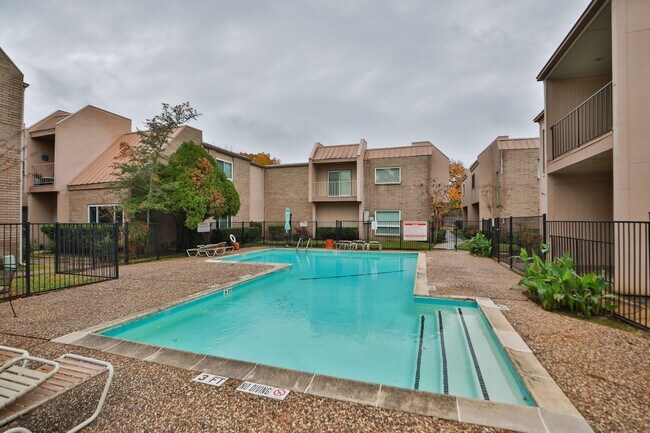 Building Photo - 1115 Augusta Dr