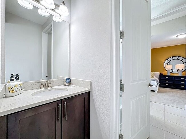 Building Photo - 8 Bedrooms 7 baths on a resort community